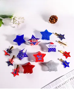 Vue détaillée de l'ensemble de pinces à cheveux du 4 juillet avec motifs étoilés