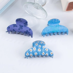 Lot de trois pinces à cheveux aux motifs papillon, carreaux et marguerites bleues