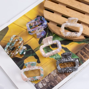 Set mit sechs Vintage-Haarklammern mit Marmor- und Schildpattmuster in rechteckiger Form
