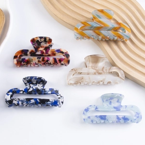 5-piece set of stylish rectangular hollow hair claws in tortoiseshell and cream patterns