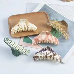 Five-piece set of large marble and tortoiseshell pattern hair claws for women styling