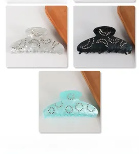 Trois variantes de pinces à cheveux 8cm à strass en blanc perlé, noir marbre et vert menthe