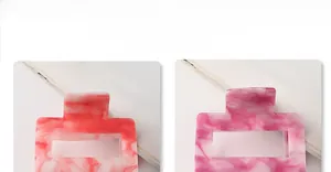 Detail view of 4cm hollow rectangular hair claw with weight 15g marble pattern
