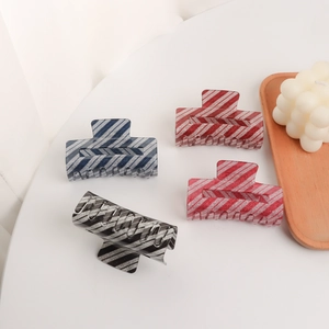 Set of four 8cm striped hair claws with silver glitter finish for women styling