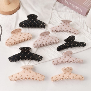 Elegant Quilted Pattern Acrylic Hair Claw Clip With Metal Rivets For Women Vintage Large Hair Grip Daily Styling Accessory