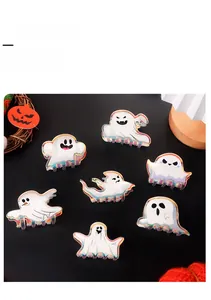 Détail de sept pinces à cheveux fantômes irisées pour accessoires de cheveux Halloween