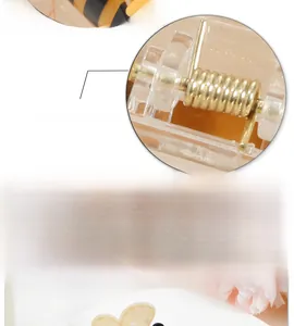 Vue détaillée du ressort métallique durable sur une pince à cheveux motif ambre