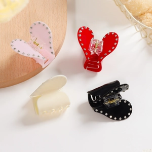 Pinces à cheveux en forme de cœur avec strass en rose, rouge, crème et noir élégant