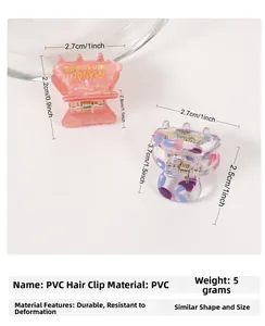 Vue détaillée de 2 petites pinces à cheveux en PVC aux motifs marbrés et floraux