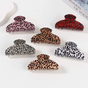Pince Crabe en PVC à Imprimé Léopard Grande Pince à Cheveux Rétro pour Femmes Mode Minimaliste Accessoires de Coiffure Quotidiens