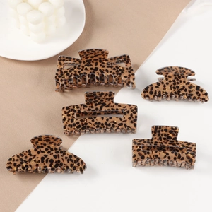 Vintage Korean Leopard Print Large Hair Claw Clip For Women High Quality PVC Thickened Shark Clip Hair Styling Accessories