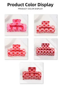 Détails de diverses pinces à cheveux à motifs de cœurs roses et rouges en vue grille