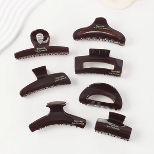 Set of 7 tortoiseshell hair claws in dark brown resin with a minimalist French design