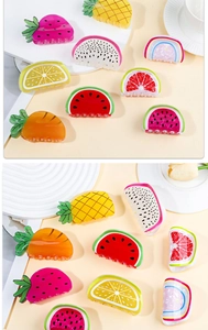 Détails de pinces à cheveux colorées en forme de fruits comme la fraise et la pastèque stylisées