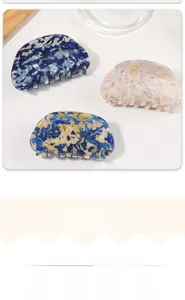 Set di tre mollette per capelli in acetato con motivi floreali marmorizzati colorati
