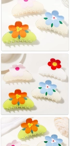 Detailopname van matte bloemenhaarklemmen in diverse frisse pastelkleuren hars