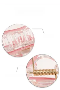 Detailansicht der rosa Haarspange mit langlebiger goldener Metallfeder im Fokus