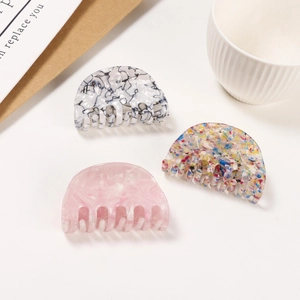 Trois pinces à cheveux demi-cercle en motifs encre, floral et terrazzo rose pastel