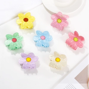 Set di sette fermagli per capelli a forma di fiore in resina lucida dai colori vivaci