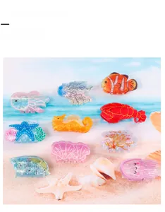 Variété de pinces à cheveux en acétate colorées en forme d'étoile de mer et de homard