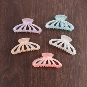 5er-Set bunte hohle Haarklammern mit Perlmutt-Marmor-Textur und elegantem Hai-Clip-Design