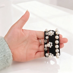 Set di tre elastici neri per capelli con perle eleganti e strass scintillanti