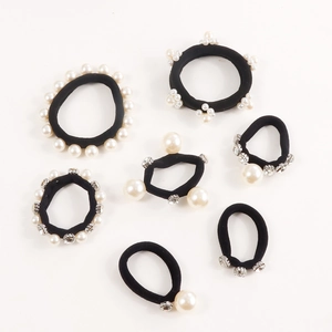 Set di elastici per capelli eleganti con perle finte bianche e strass scintillanti
