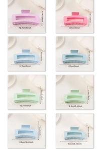 Comparaison de tailles de pinces à cheveux mates en lilas, rose, bleu et vert pastel