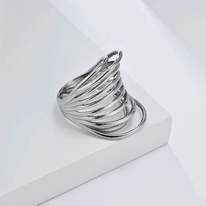 Bague multicouche en acier inoxydable argenté poli avec un design minimaliste épuré