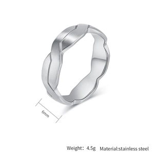 Details des 6mm Edelstahlrings mit gebürsteter Textur und polierter Innenseite