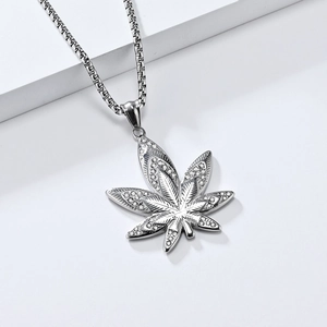 Collier hip hop avec pendentif feuille argenté serti de cristaux et chaîne maille
