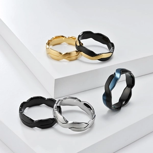 Minimalistische geometrische Titanstahlringe mit Wellendesign in Gold, Silber und Schwarz