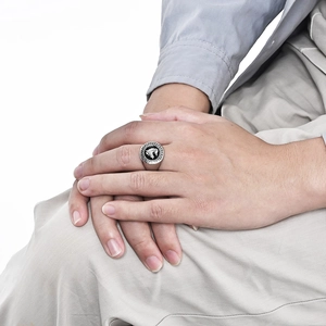 Retro hip-hop horse head titanium steel ring for men with vintage Greek key pattern edges