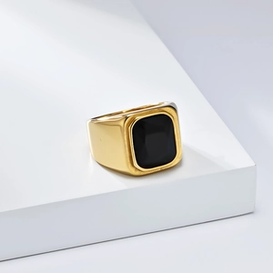 Bague chevalière homme en acier inoxydable plaqué or 18K avec pierre noire rectangulaire