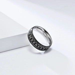 Bague Viking nordique vintage en acier inoxydable avec émail noir et texture tressée