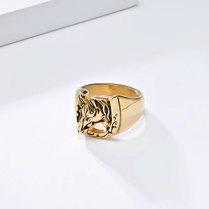 Vintage golden horseshoe and horse head signet ring made of durable titanium steel