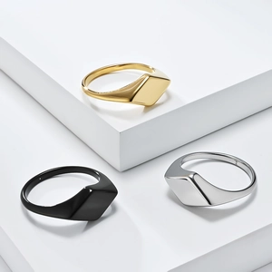 Minimalistische geometrische Rauten-Siegelringe aus Edelstahl in Gold, Silber und Schwarz