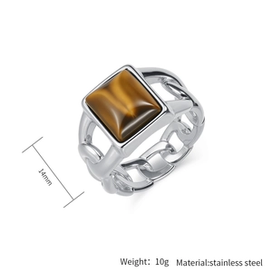 Détail montrant la largeur de 14mm et le poids de 10g de la bague en acier et oeil de tigre