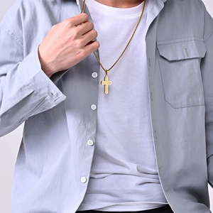 Collier homme avec pendentif croix en acier inoxydable plaqué or 18 carats bicolore