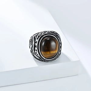 Anello vintage in acciaio inossidabile con grande pietra occhio di tigre e intagli floreali