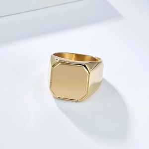 Bague chevalière carrée en or pour hommes en acier inoxydable avec finition polie miroir
