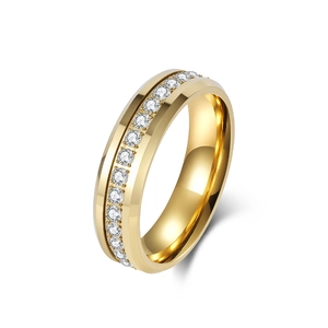 Anillo de tungsteno dorado pulido con circonitas engastadas en círculo para boda