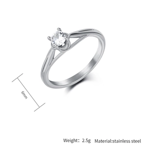 Detail view of a 6mm stainless steel ring with a round zircon stone weighing 2.5g