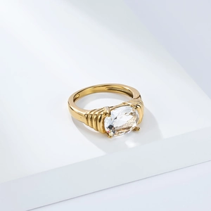 Bague élégante en titane plaqué or avec pierre ovale en zircon et anneau texturé