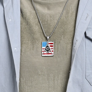 Collier pour homme en acier inoxydable avec pendentif maçonnique et drapeau sur chaîne