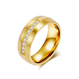 Bague en acier titane doré mat avec dix diamants zircons sertis en rail élégant