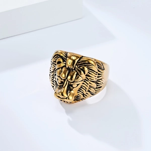 Retro Löwenkopf-Ring aus Titanstahl für Herren mit Goldfinish und feiner Gravur