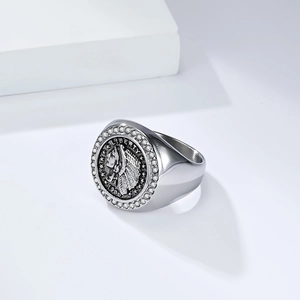 Bague hip hop en acier avec tête d'indien style pièce de monnaie et zircons brillants