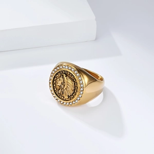 Bague hiphop dorée avec tête indienne gravure Liberty et cristaux blancs étincelants