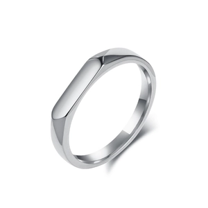 Bague géométrique minimaliste en acier inoxydable au design rectangulaire poli